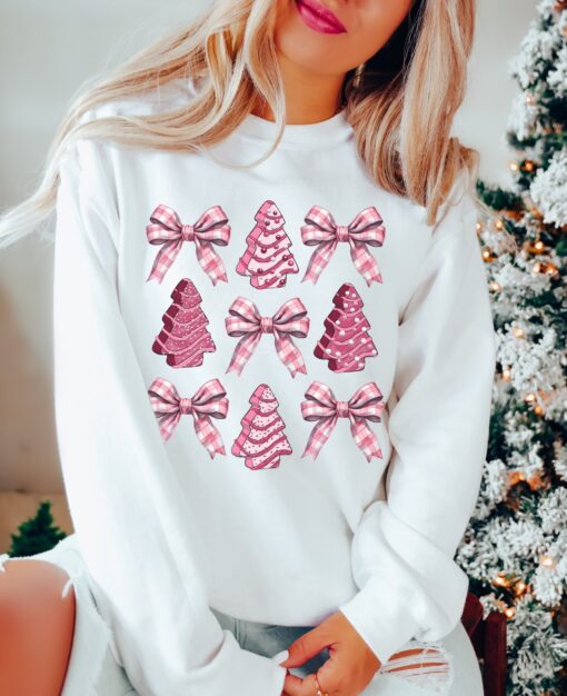 vintage christmas sweatshirt with bow design and pink christmas tree cake print trendy girly style for holiday celebrations oyz70 scaled