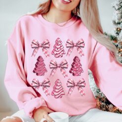 Vintage Christmas Sweatshirt with Bow Design and Pink Christmas Tree Cake Print Trendy Girly Style for Holiday Celebrations