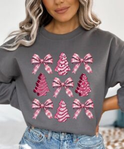 vintage christmas sweatshirt with bow design and pink christmas tree cake print trendy girly style for holiday celebrations s8s2f scaled