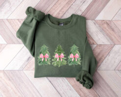 Vintage Christmas Sweatshirt with Bow Design and Tree Print in Comfort Colors for a Girly Look