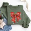 vintage christmas sweatshirt with bow design for retro holiday style and festive vibes n5hhf