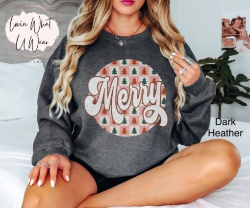 vintage christmas sweatshirt with checkered design featuring merry vintage tree for trendy oversized family holiday apparel tqsl6