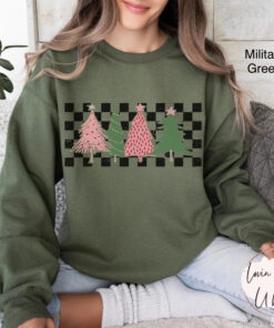 vintage christmas sweatshirt with checkered pink tree design oversized holiday top for winter celebrations and festive outfits jqnhr