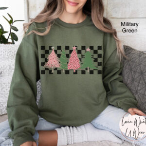 vintage christmas sweatshirt with checkered pink tree design oversized holiday top for winter celebrations and festive outfits jqnhr