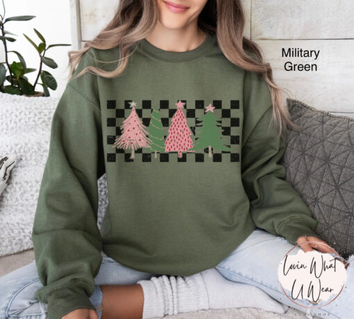 vintage christmas sweatshirt with checkered pink tree design oversized holiday top for winter celebrations and festive outfits jqnhr