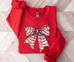 vintage christmas sweatshirt with christmas tree cake design and bow detail for women 9emk0 scaled