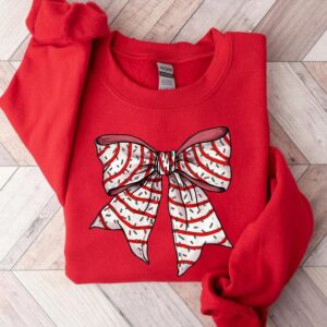 vintage christmas sweatshirt with christmas tree cake design and bow detail for women 9emk0 scaled