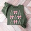 vintage christmas sweatshirt with coquette bow and christmas tree design in comfort colors for a girly holiday look etzrj