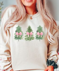 vintage christmas sweatshirt with coquette bow design and tree print for women ideal for holiday gatherings and festive celebrations p7hae scaled