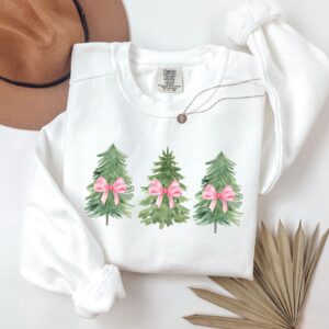 vintage christmas sweatshirt with coquette bow design and tree print for women ideal for holiday gatherings and festive celebrations tyhjt