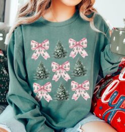Vintage Christmas Sweatshirt with Coquette Bow Design in Comfort Colors Featuring a Girly Christmas Tree Print