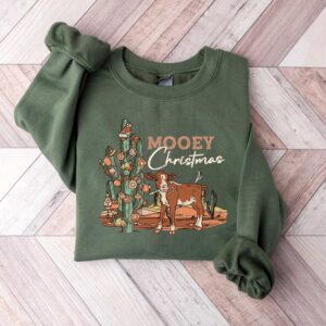 vintage christmas sweatshirt with cow print design for western style holiday celebrations comfortable adult crewneck sweater 73lkq scaled