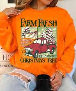 vintage christmas sweatshirt with farm fresh tree design for women and cake hoodie style ideal for winter celebrations cxhqs