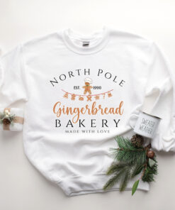 vintage christmas sweatshirt with gingerbread bakery design for women trendy and comfortable holiday apparel 8m7aa scaled