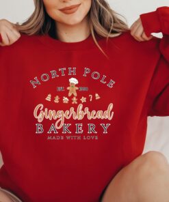 vintage christmas sweatshirt with gingerbread bakery design for women trendy and comfortable holiday apparel hvqnr scaled