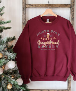 vintage christmas sweatshirt with gingerbread bakery design for women trendy and comfortable holiday apparel lkbqs scaled