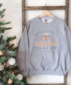 vintage christmas sweatshirt with gingerbread bakery design for women trendy and comfortable holiday apparel obwl8 scaled