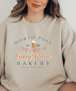 vintage christmas sweatshirt with gingerbread bakery design for women trendy and comfortable holiday apparel p8d60 scaled