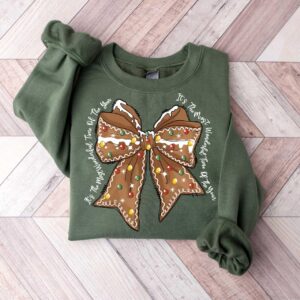 vintage christmas sweatshirt with gingerbread design for holiday cheer and seasonal style 5dsbb