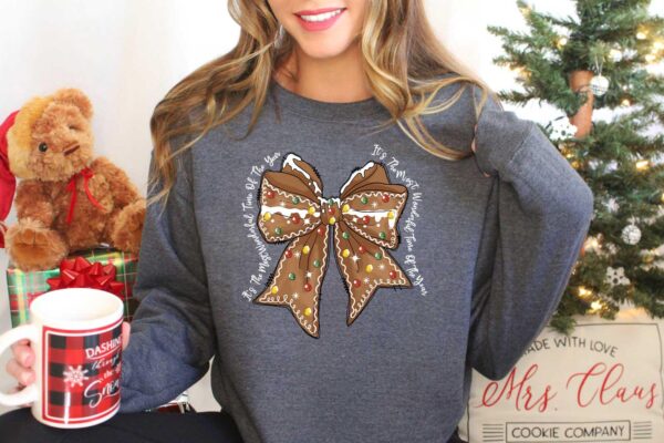 vintage christmas sweatshirt with gingerbread design for holiday cheer and seasonal style p5ddz