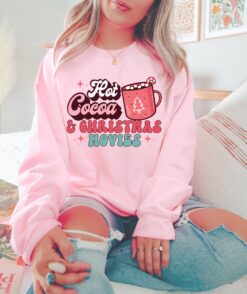 Vintage Christmas Sweatshirt with Hot Cocoa and Movies Design for Holiday Traditions and Retro Style