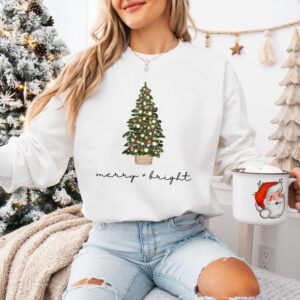 vintage christmas sweatshirt with merry and bright design featuring a christmas tree for holiday comfort in winter crewneck style u1ng3