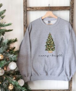 vintage christmas sweatshirt with merry and bright design for holiday celebrations comfortable crewneck style for festive outfits rirhc scaled