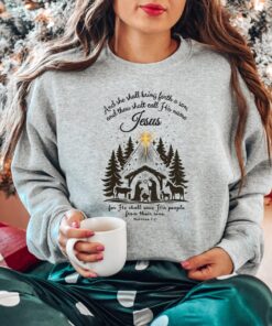 vintage christmas sweatshirt with nativity scene design featuring jesus for religious celebrations and holiday gatherings 2ugap scaled