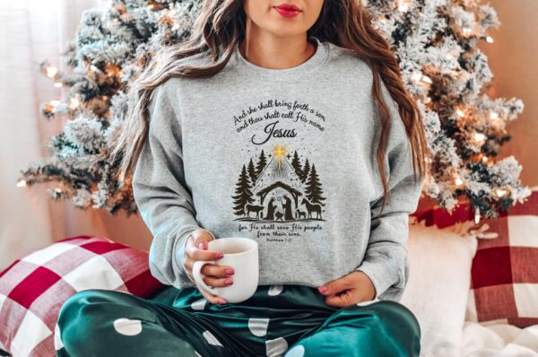 vintage christmas sweatshirt with nativity scene design featuring jesus for religious celebrations and holiday gatherings 2ugap scaled