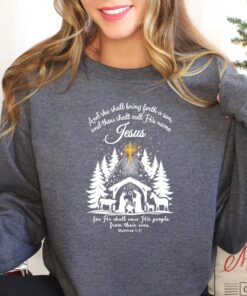 vintage christmas sweatshirt with nativity scene design featuring jesus for religious celebrations and holiday gatherings 3hpnw scaled