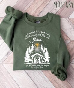 vintage christmas sweatshirt with nativity scene design featuring jesus for religious celebrations and holiday gatherings wfslj