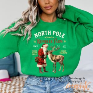 vintage christmas sweatshirt with north pole reindeer design retro style long sleeve shirt for holiday celebrations z5t45