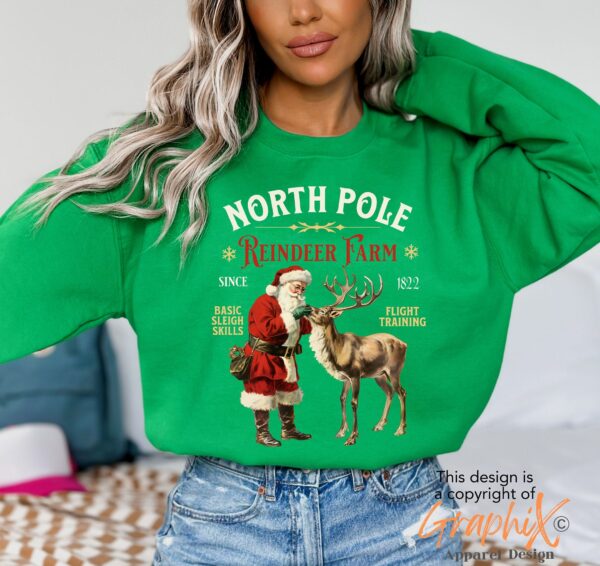 vintage christmas sweatshirt with north pole reindeer design retro style long sleeve shirt for holiday celebrations z5t45