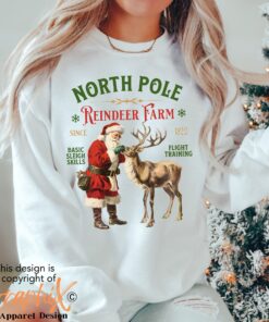 vintage christmas sweatshirt with north pole reindeer design retro style long sleeve shirt for holiday celebrations zpajt