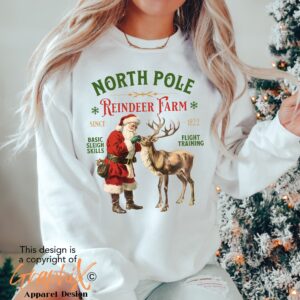 vintage christmas sweatshirt with north pole reindeer design retro style long sleeve shirt for holiday celebrations zpajt