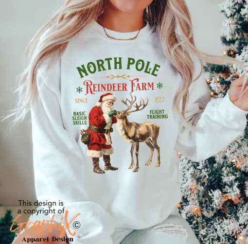 vintage christmas sweatshirt with north pole reindeer design retro style long sleeve shirt for holiday celebrations zpajt