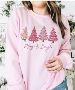 vintage christmas sweatshirt with pink christmas tree design and merry bright print for festive holiday style dau9x