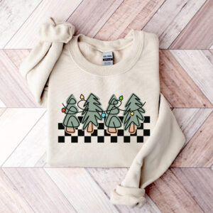 vintage christmas sweatshirt with retro checkered trees design for women comfortable crewneck style for holiday celebrations b4xs0