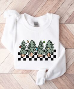 vintage christmas sweatshirt with retro checkered trees design for women comfortable crewneck style for holiday celebrations mpgww