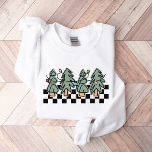 vintage christmas sweatshirt with retro checkered trees design for women comfortable crewneck style for holiday celebrations mpgww