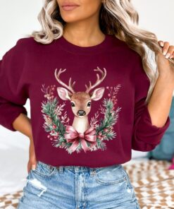 vintage christmas sweatshirt with retro pink reindeer design for women cute holiday apparel for festive celebrations otx3c