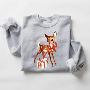 vintage christmas sweatshirt with retro reindeer design for women funny holiday apparel for seasonal celebrations vbkdi