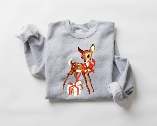 vintage christmas sweatshirt with retro reindeer design for women funny holiday apparel for seasonal celebrations vbkdi