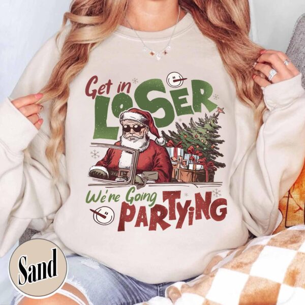 vintage christmas sweatshirt with retro santa design for funny holiday parties and gatherings m8wk1