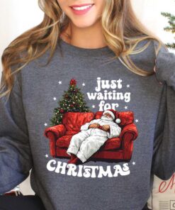 vintage christmas sweatshirt with santa design for family gatherings and holiday celebrations in comfortable pullover style 3zy5c