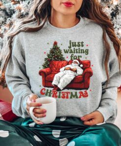 vintage christmas sweatshirt with santa design for family gatherings and holiday celebrations in comfortable pullover style kfxez