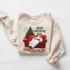 vintage christmas sweatshirt with santa design for family gatherings and holiday celebrations in comfortable pullover style qhoyc