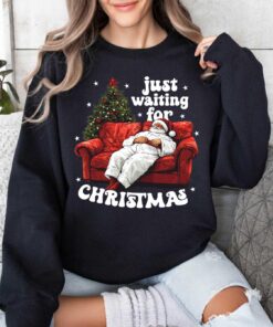 vintage christmas sweatshirt with santa design for family gatherings and holiday celebrations in comfortable pullover style vgv89