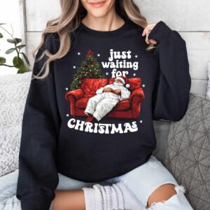 vintage christmas sweatshirt with santa design for family gatherings and holiday celebrations in comfortable pullover style vgv89