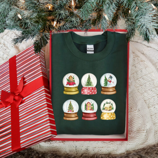 vintage christmas sweatshirt with snowglobe design for women comfortable crewneck style for holiday celebrations and festive outfits hpjjd scaled